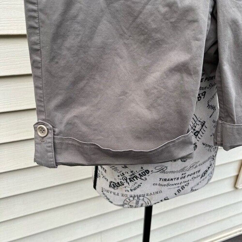 Theory green mid rise Bermuda cuffed shorts with pockets - Picture 9 of 10